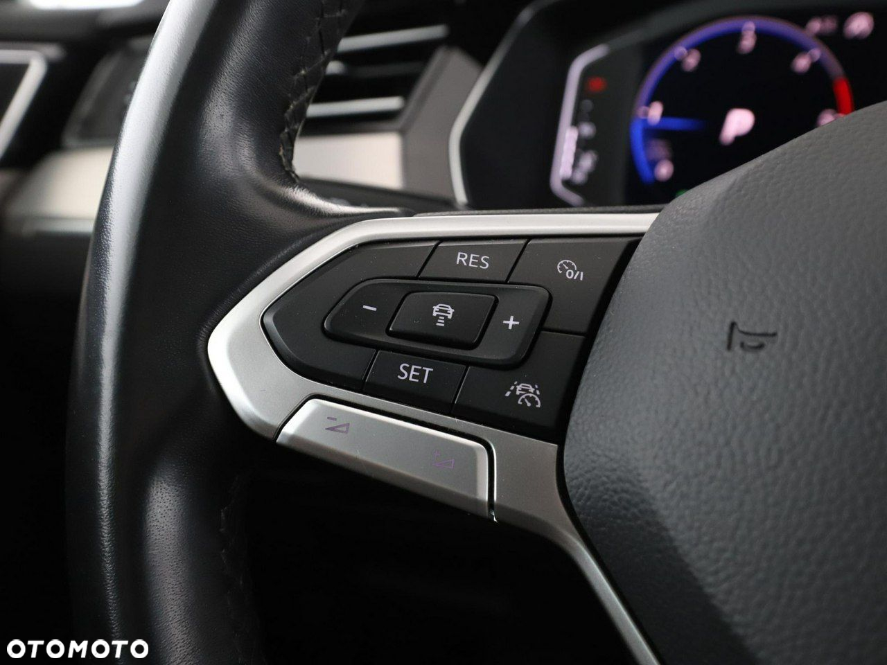 Volkswagen Passat Variant 2.0 TDI SCR 4Motion DSG Elegance - 33