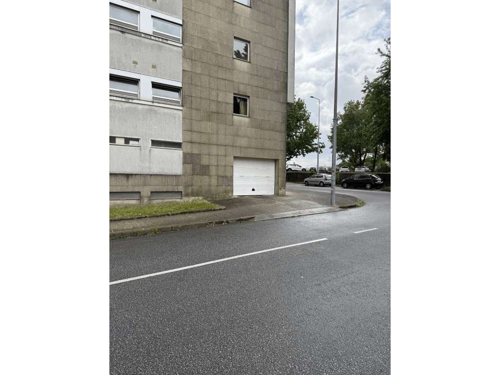 ARRENDAMENTO | Lugar de Garagem - Junto à Universidade Fernando Pes... - Grande imagem: 5/8