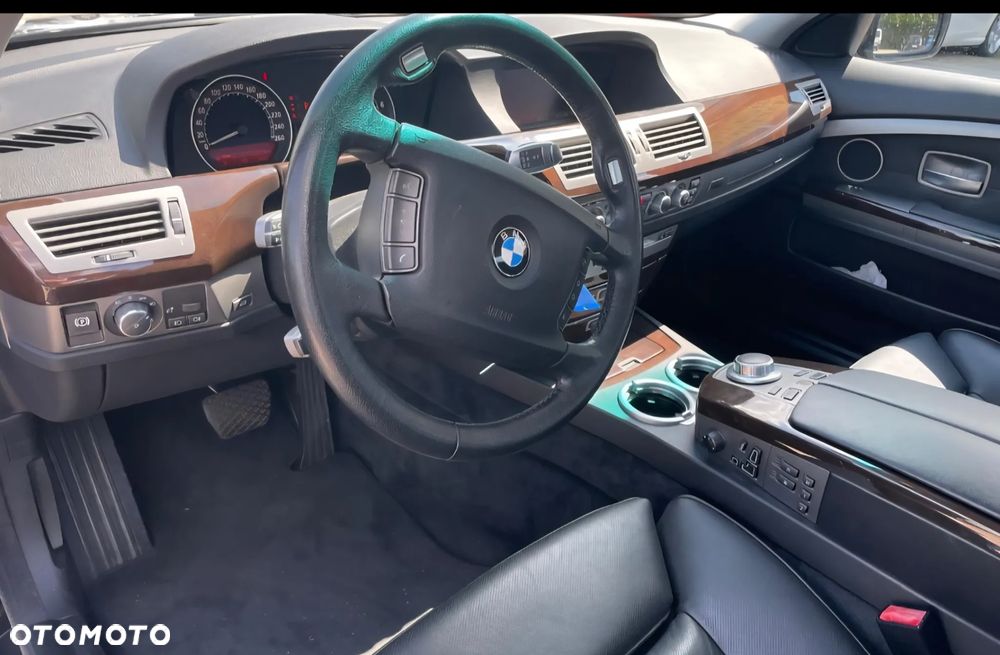 BMW Seria 7 750i - 11