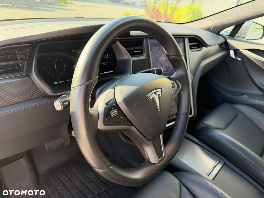 Tesla Model S - 10