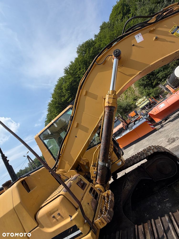 Caterpillar 318B - 12