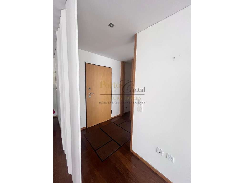 Arrendamento | Elegante Apartamento T3 Duplex com Suite e Box de Ga... - Grande imagem: 4/40