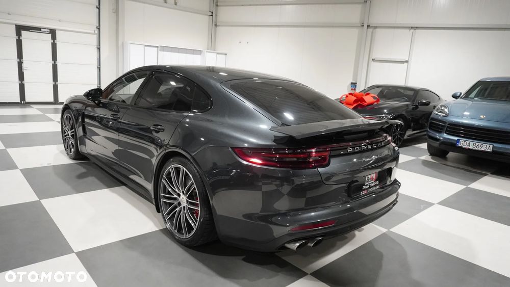 Porsche Panamera Turbo - 17