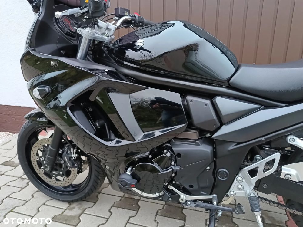 Suzuki GSX - 28