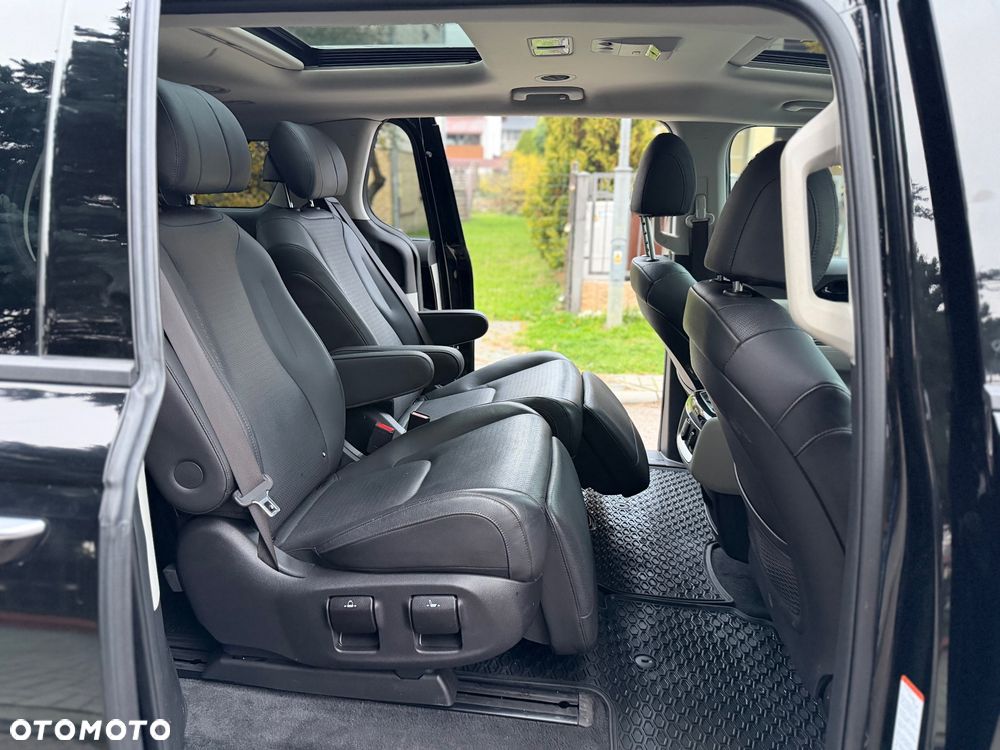 Kia Carnival - 17