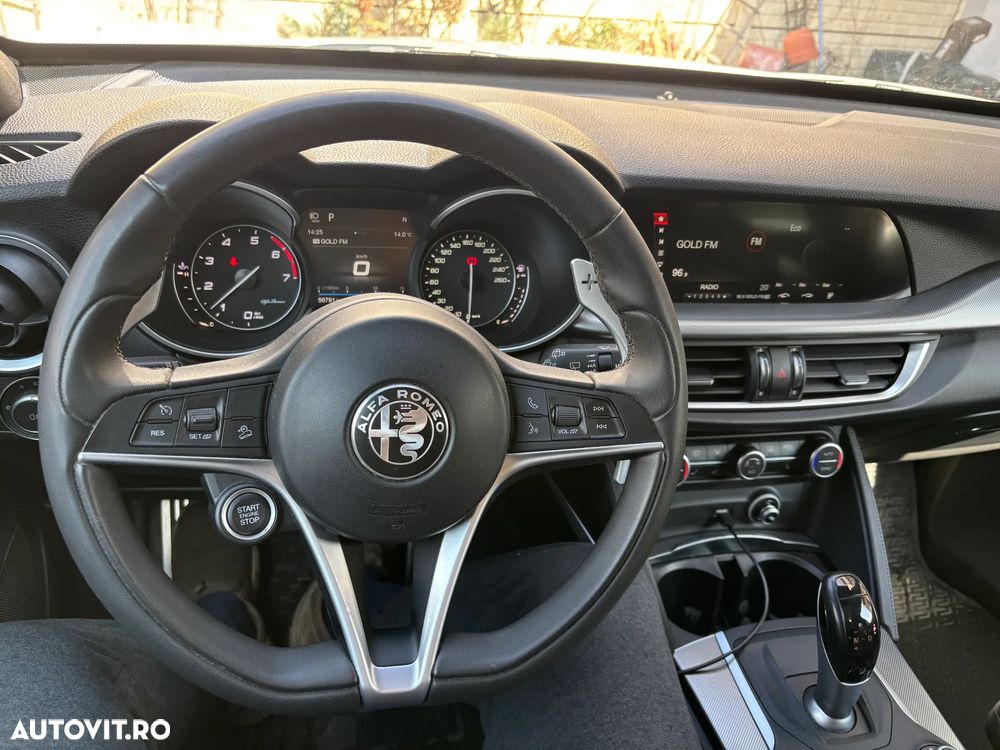 Alfa Romeo Stelvio 2.0 Turbo 16V AT8-Q4 Ti - 9