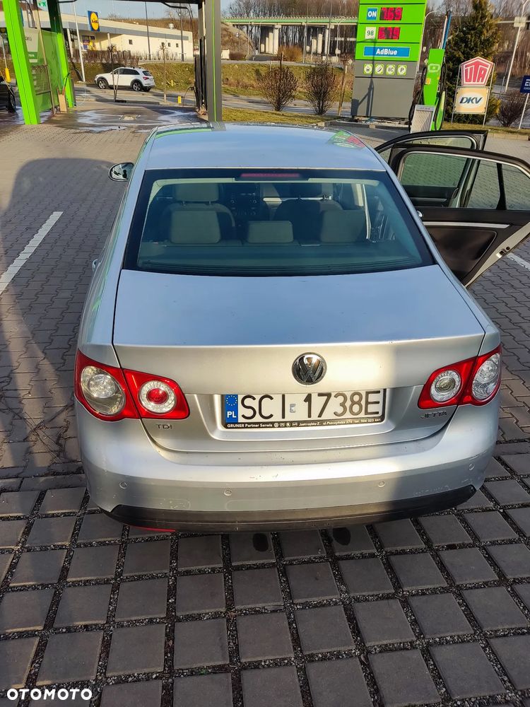 Volkswagen Jetta 1.9 TDI Comfortline DSG - 6