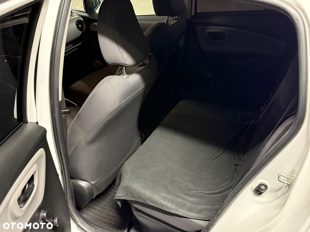 Toyota Yaris Hybrid 100 Dynamic - 13