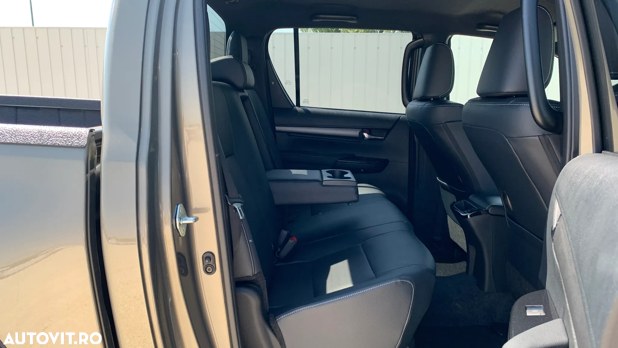 Toyota Hilux 2.8D 204CP 4x4 Double Cab AT MHEV Invincible Color Edition (3E5) - 21