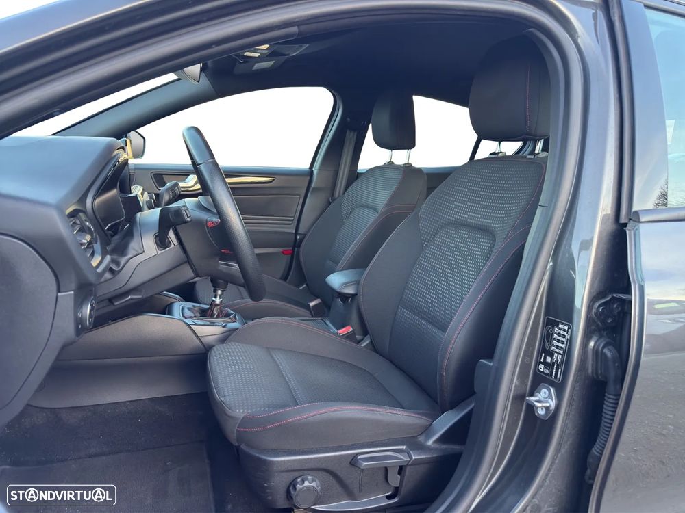 Ford Focus 1.0 EcoBoost Hybrid ST-LINE DESIGN - 11