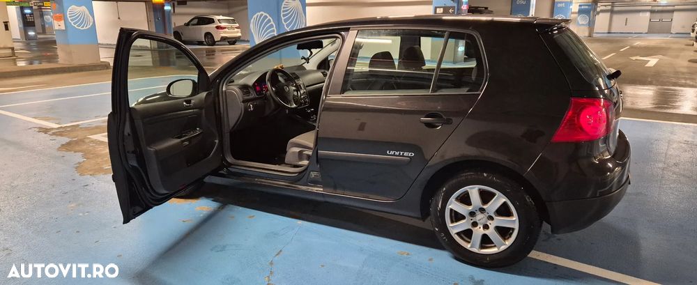 Volkswagen Golf 1.6 FSI Automatik United - 1