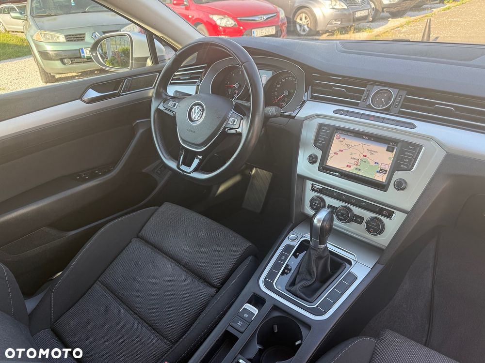 Volkswagen Passat ver-variant-1-6-tdi-scr-dsg-comfortline - 20