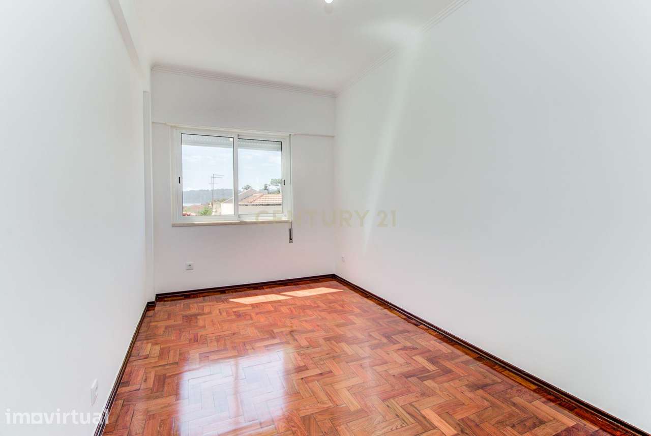 APARTAMENTO T2 JUNTO AO HOSPITAL EGAS MONIZ - Grande imagem: 5/14