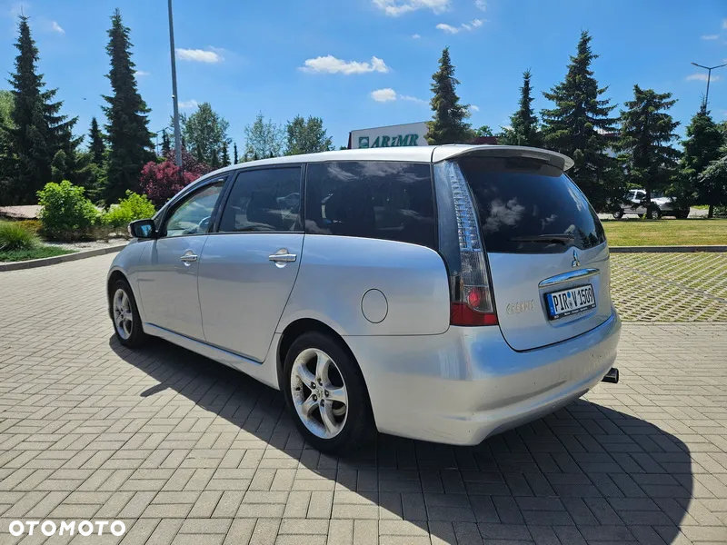 Mitsubishi Grandis - 4
