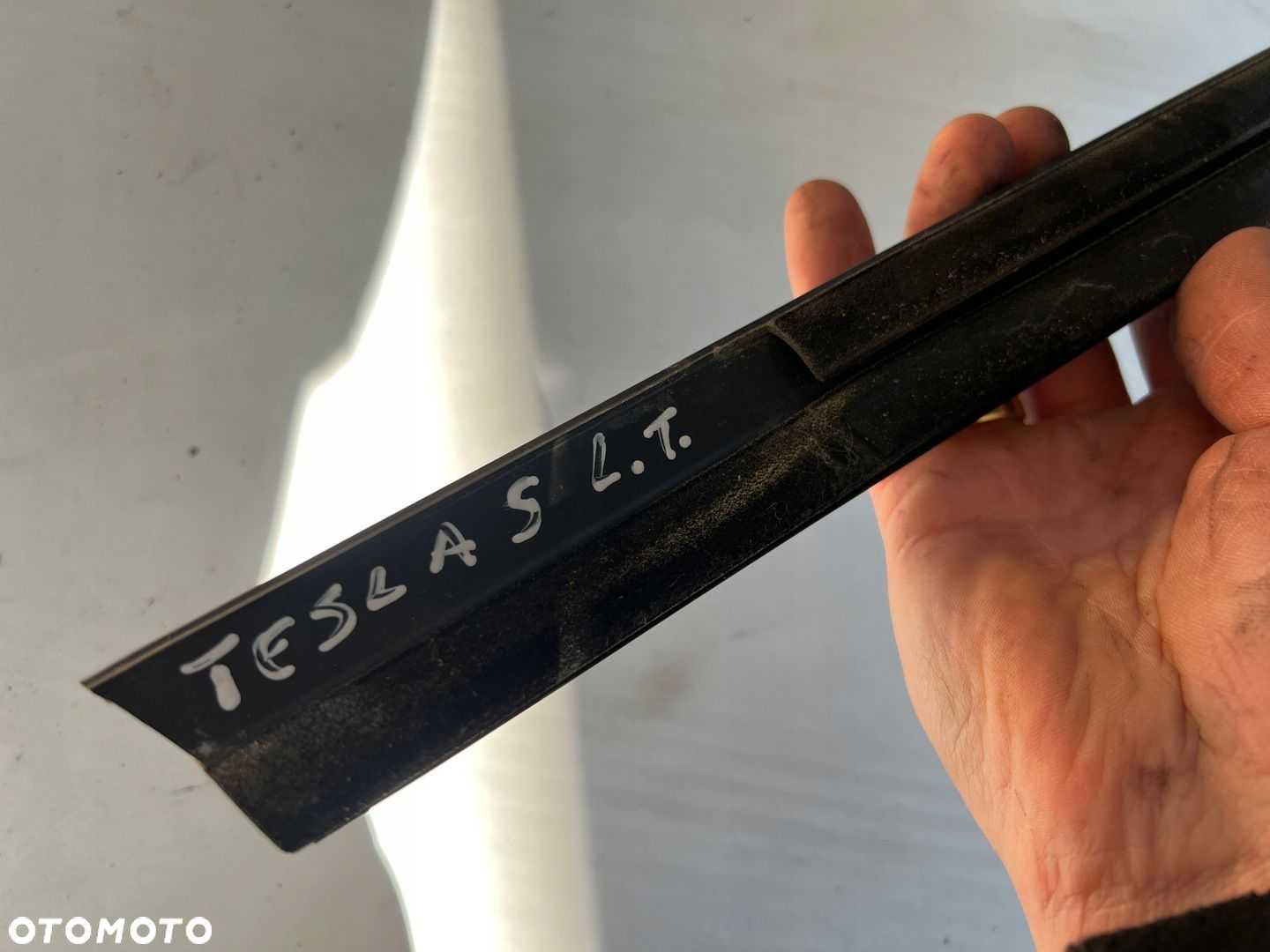 TESLA S LIFT 16-19 LISTWA ZGARNIAJĄCA DRZWI LEWA TYŁ CHROM - 4