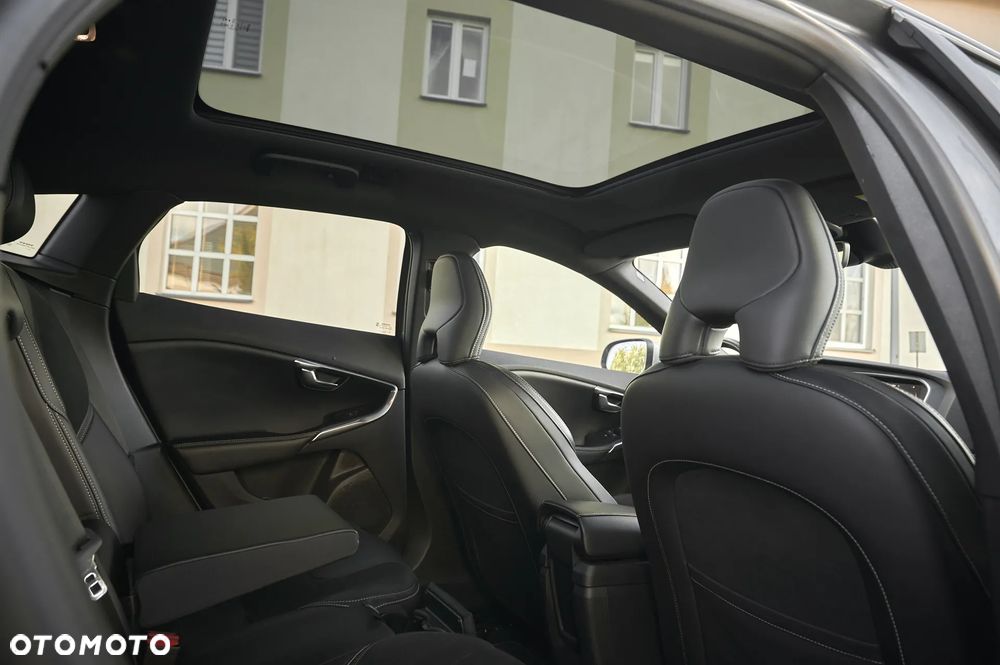 Volvo V40 D3 Geartronic RDesign - 35