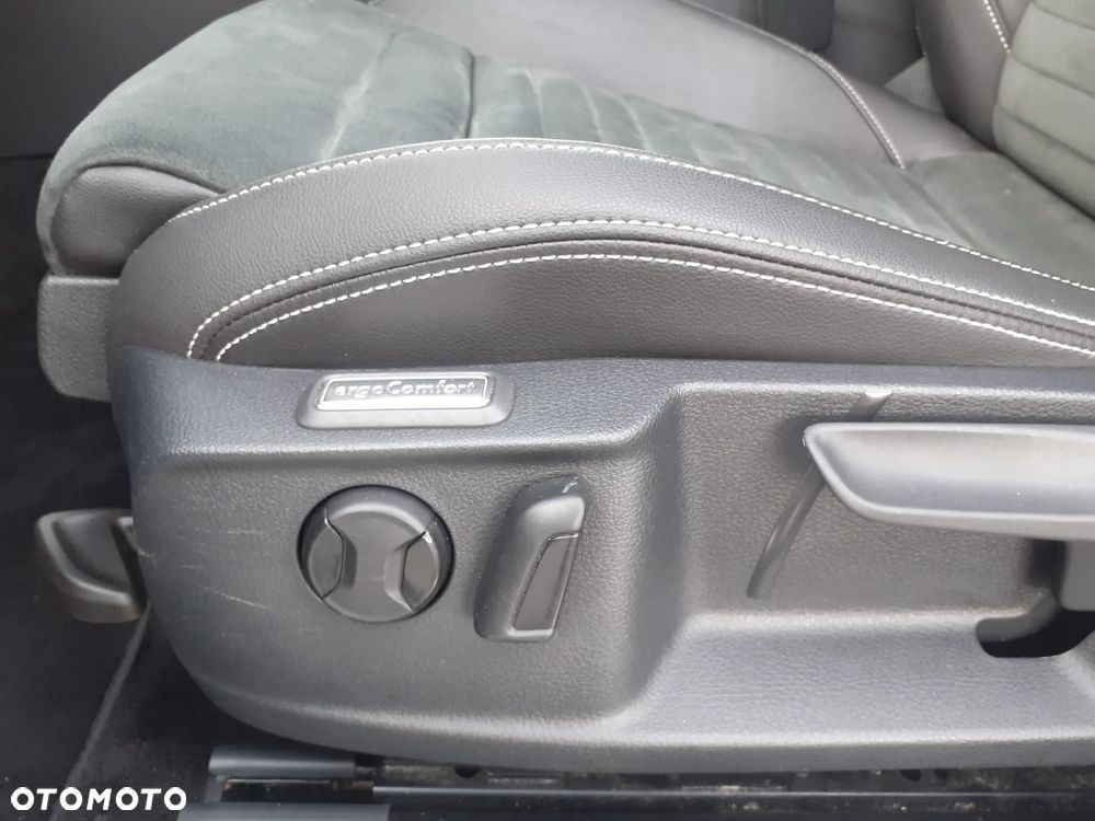 Volkswagen Passat 2.0 TSI Elegance DSG - 29