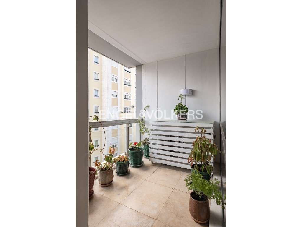 Apartamento T4 Totalmente Remodelado no Areeiro - Grande imagem: 3/36