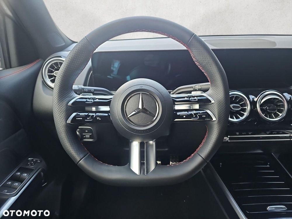 Mercedes-Benz GLB - 14