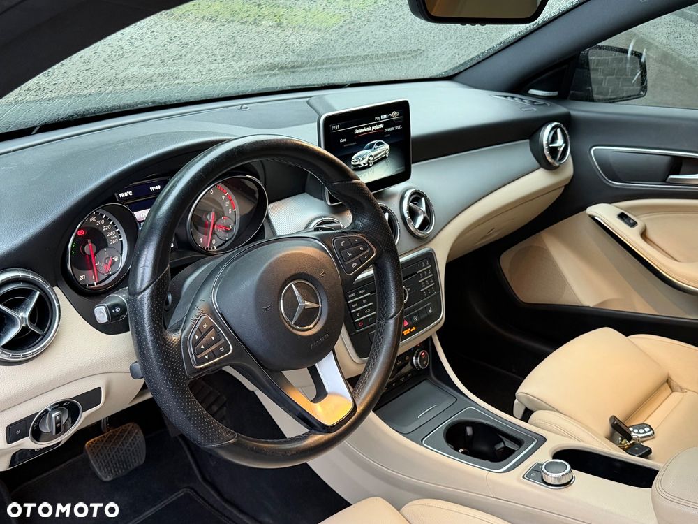 Mercedes-Benz CLA 250 4Matic 7G-DCT AMG Line - 9