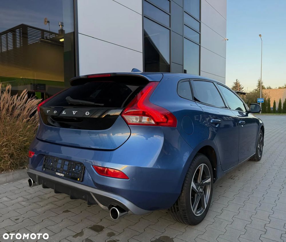 Volvo V40 D3 R-Design - 13