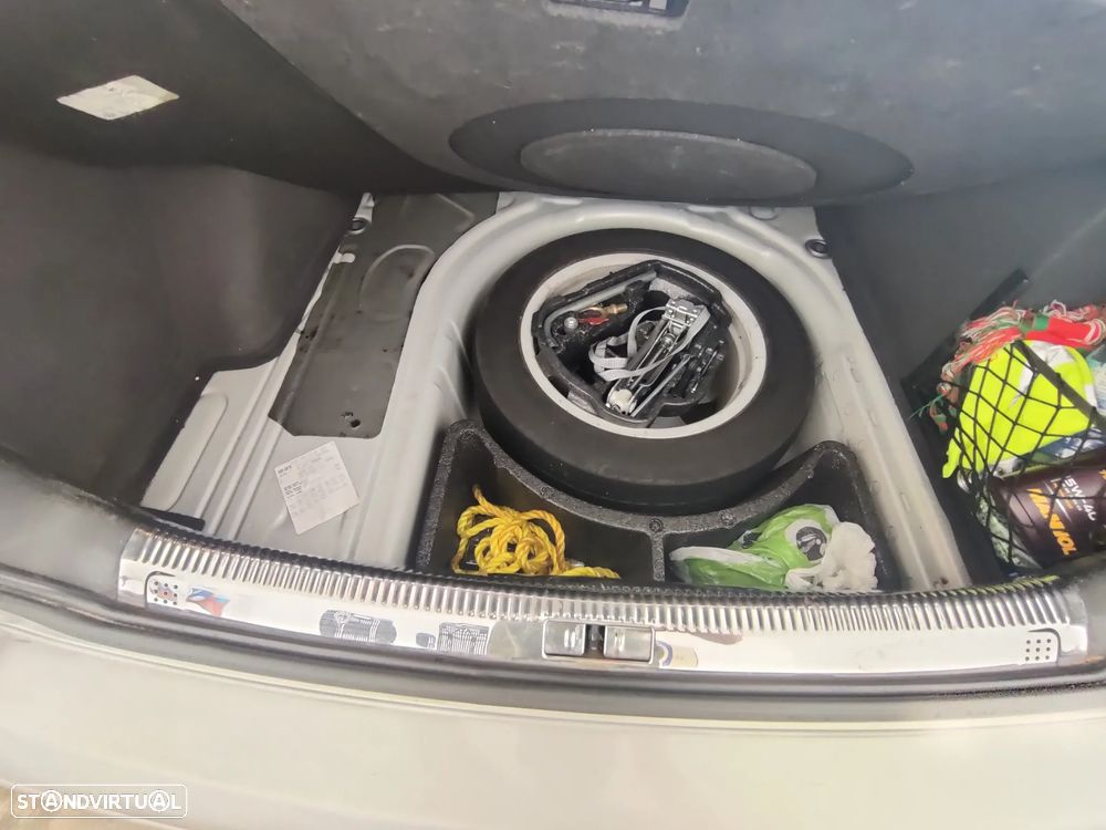 VW Bora 1.9 TDi Highline - 14