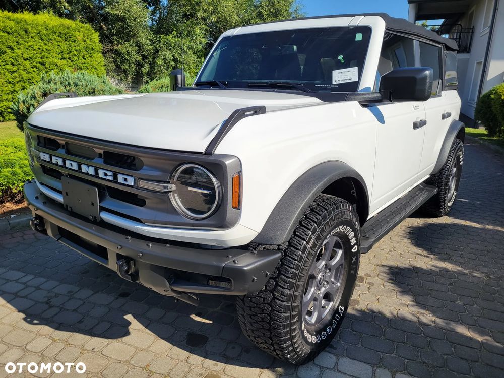 Ford Bronco - 8