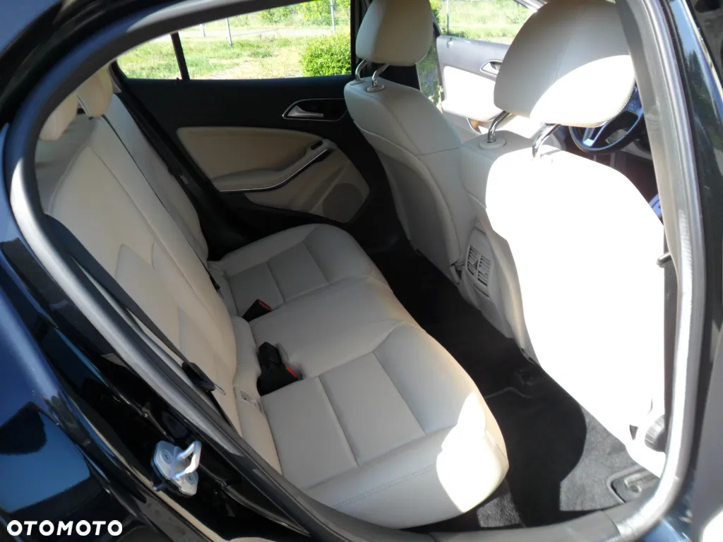Mercedes-Benz GLA - 23