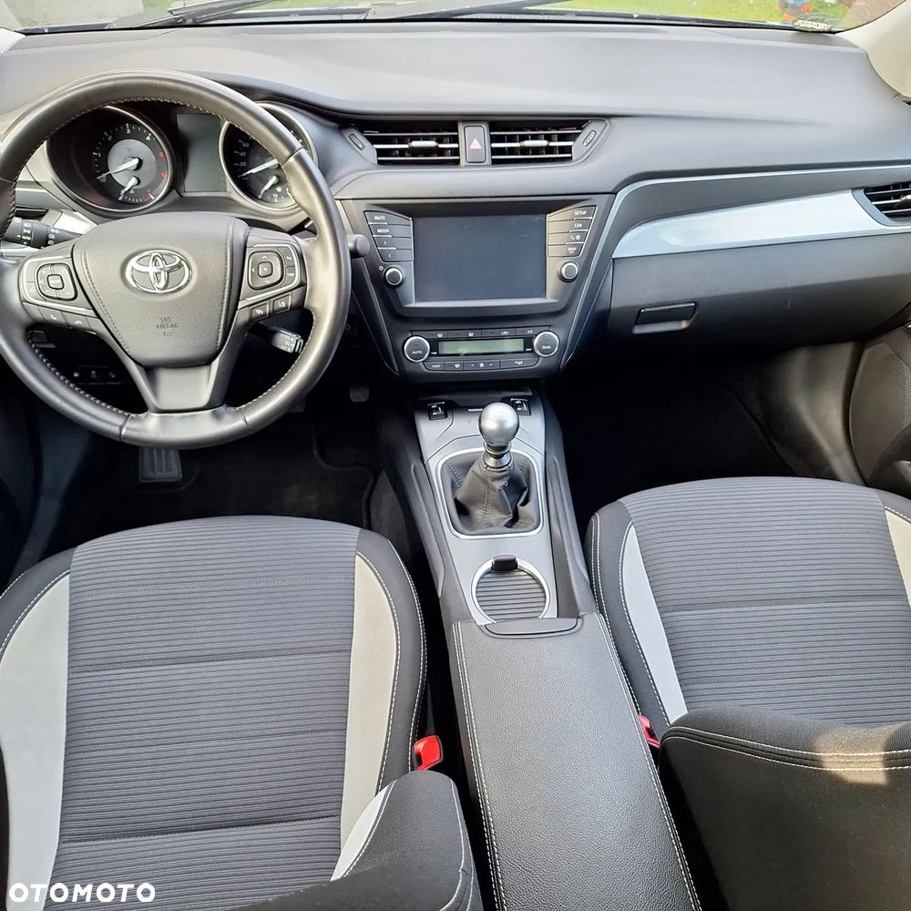 Toyota Avensis 2.0 D-4D Prestige - 21