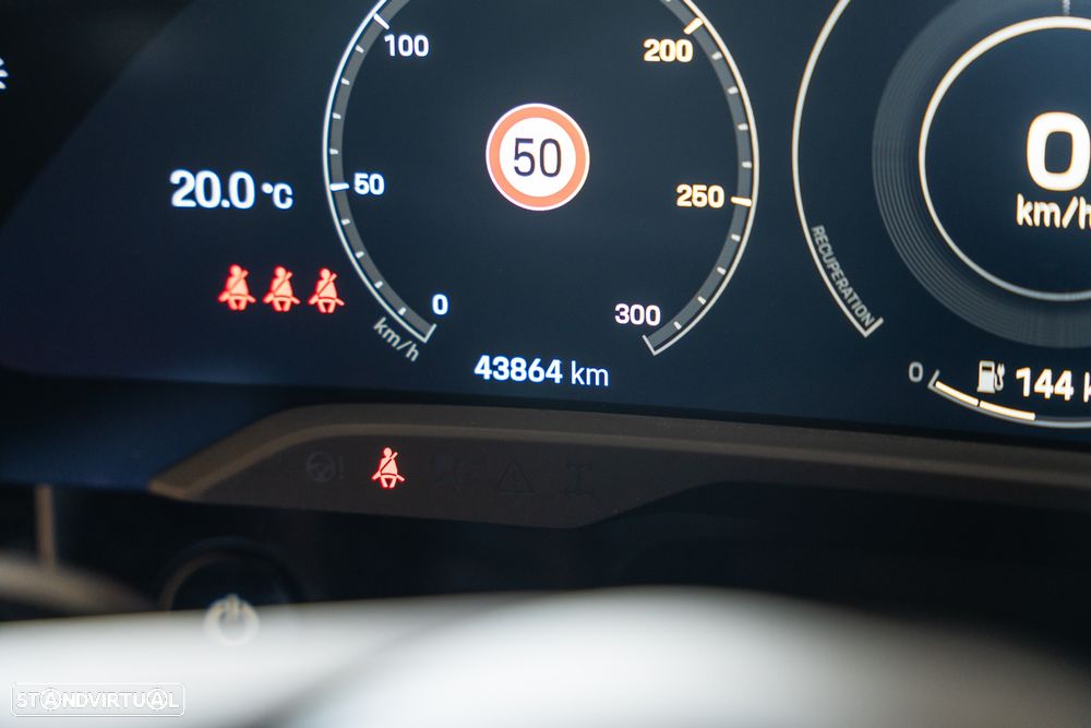 Porsche Taycan 4 - 16