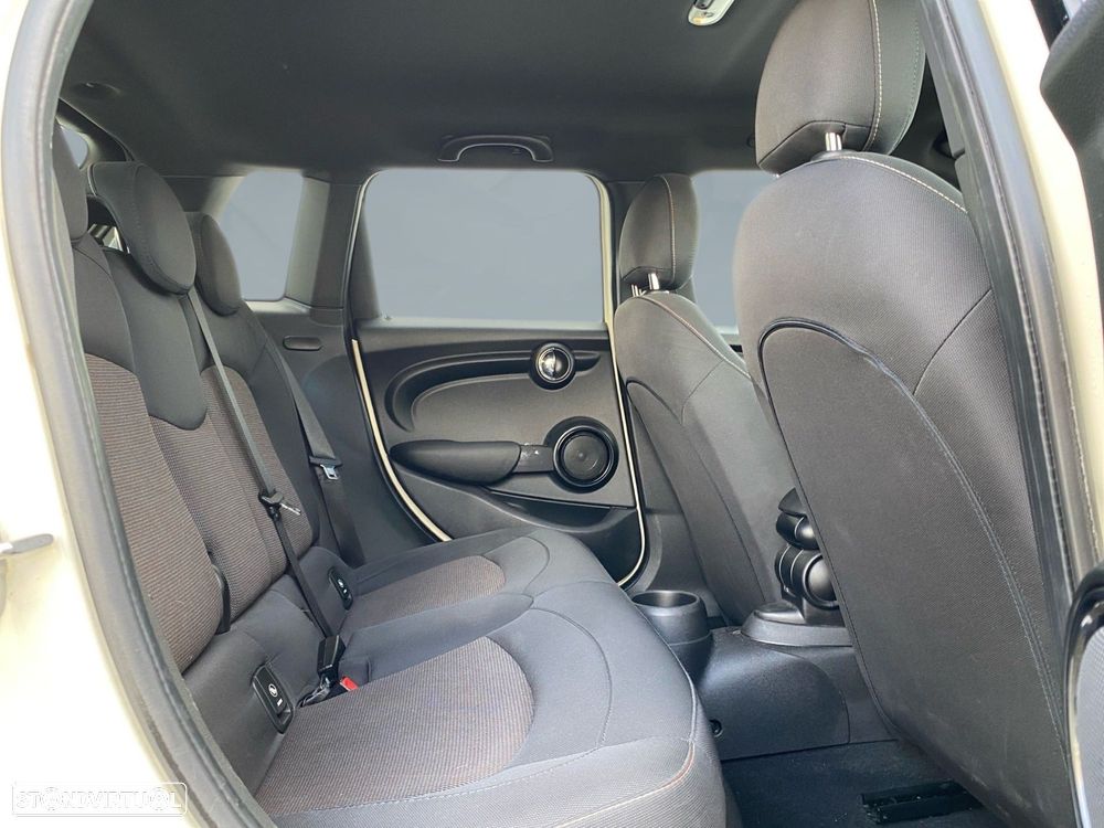 MINI 5 Portas Cooper D - 16