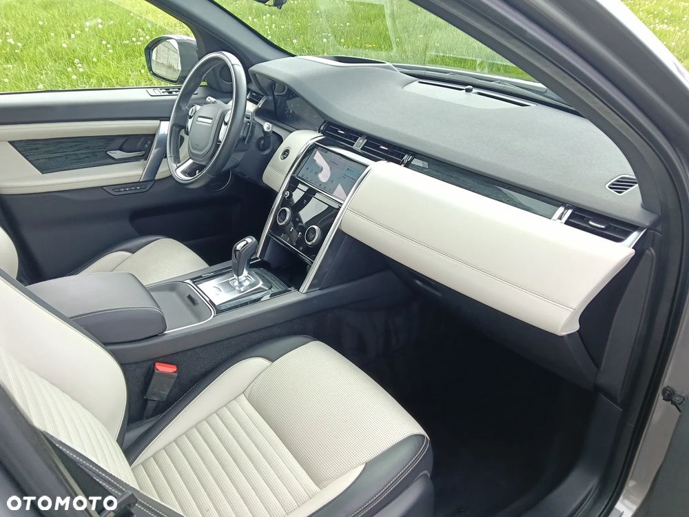 Land Rover Discovery Sport P300e R-Dynamic - 8