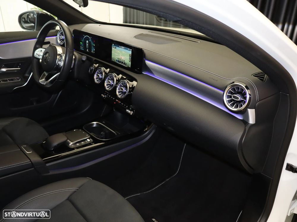 Mercedes-Benz A 250 Limousine e AMG Line - 16
