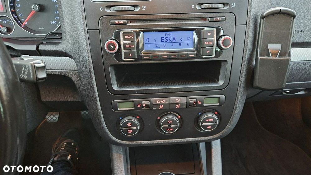 Volkswagen Golf 2.0 TDI DPF Highline - 24