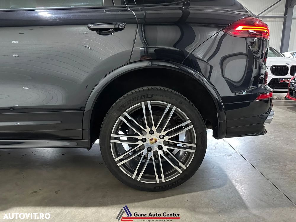 Porsche Cayenne Platinum Edition - 30