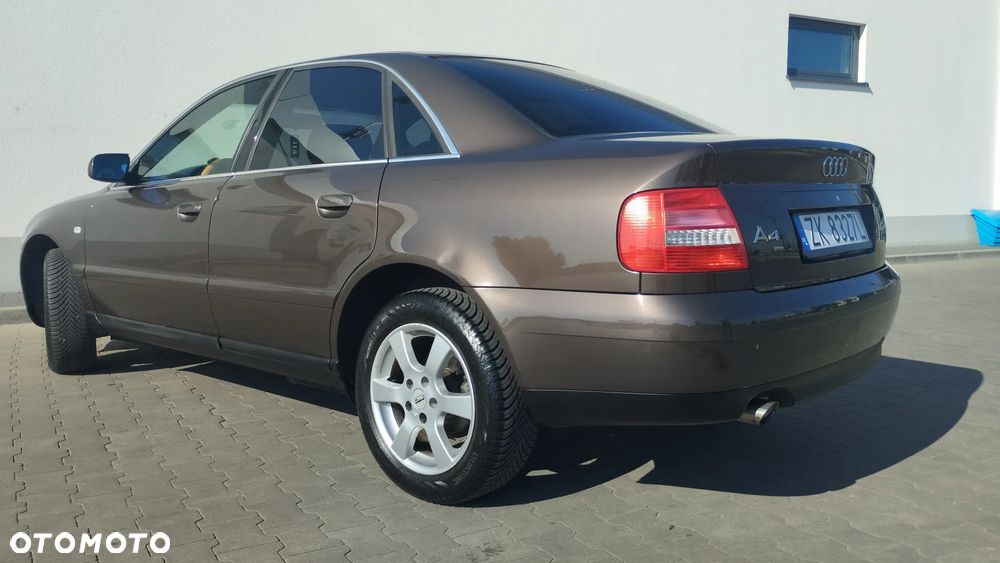 Audi A4 Limousine - 1