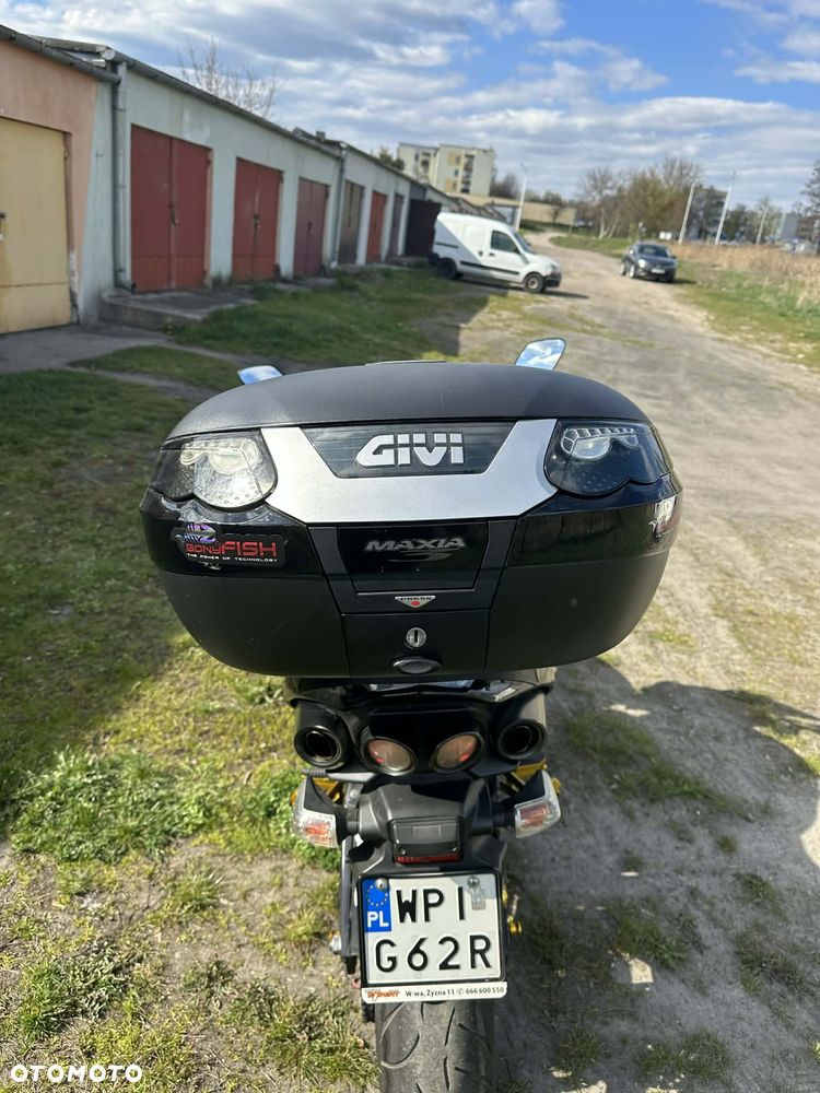 Suzuki GSR - 6