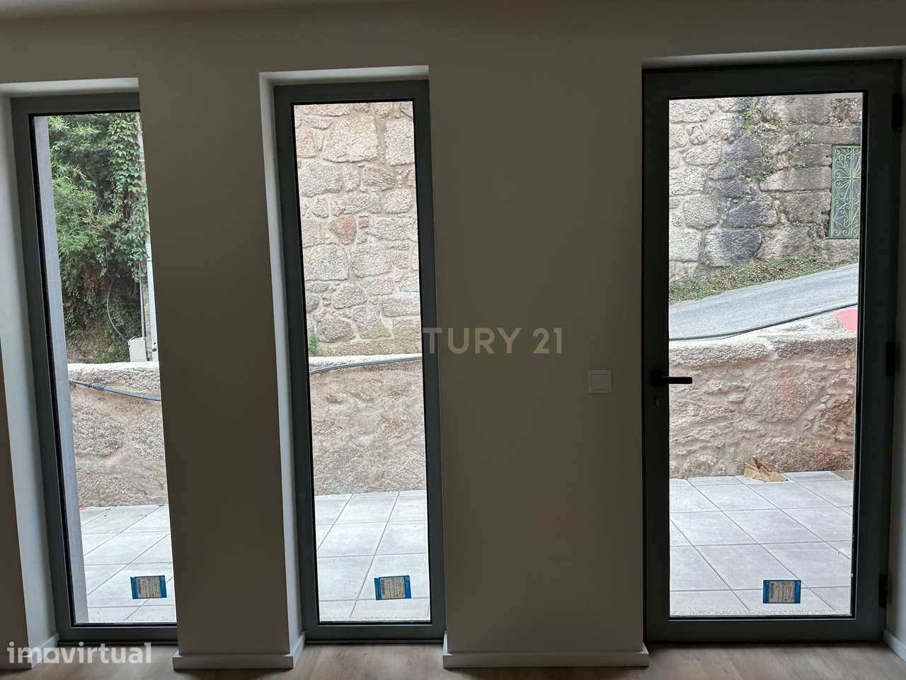 Onde o Luxo Encontra a Natureza: T2 Novo e Pronto a Habitar no Centro - Grande imagem: 5/45