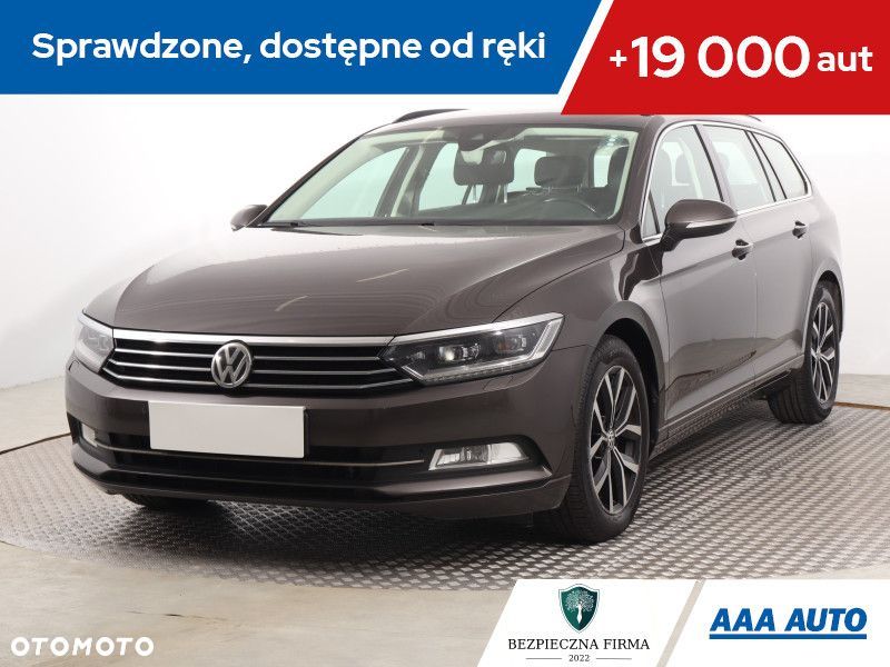 Volkswagen Passat - 1