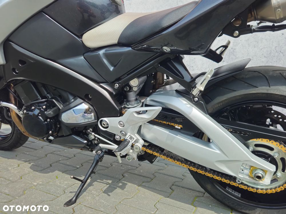 Suzuki GSX - 19