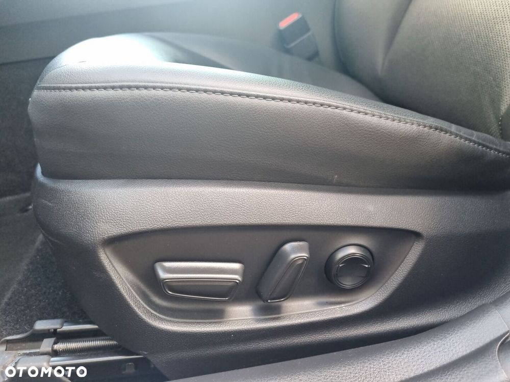 Toyota Camry 2.5 Hybrid Executive CVT - 23