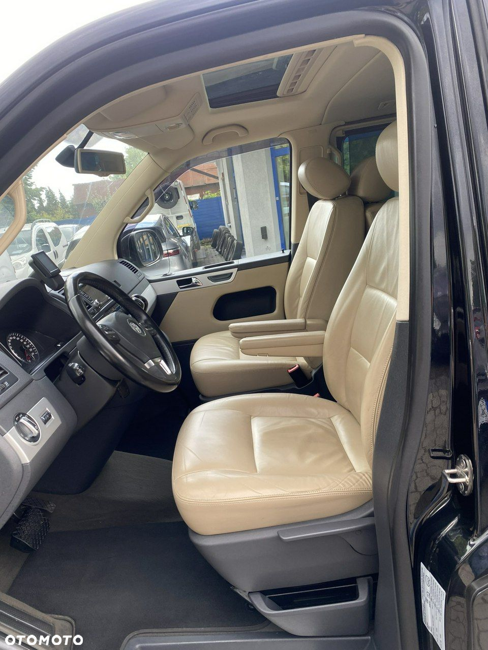 Volkswagen Multivan - 13