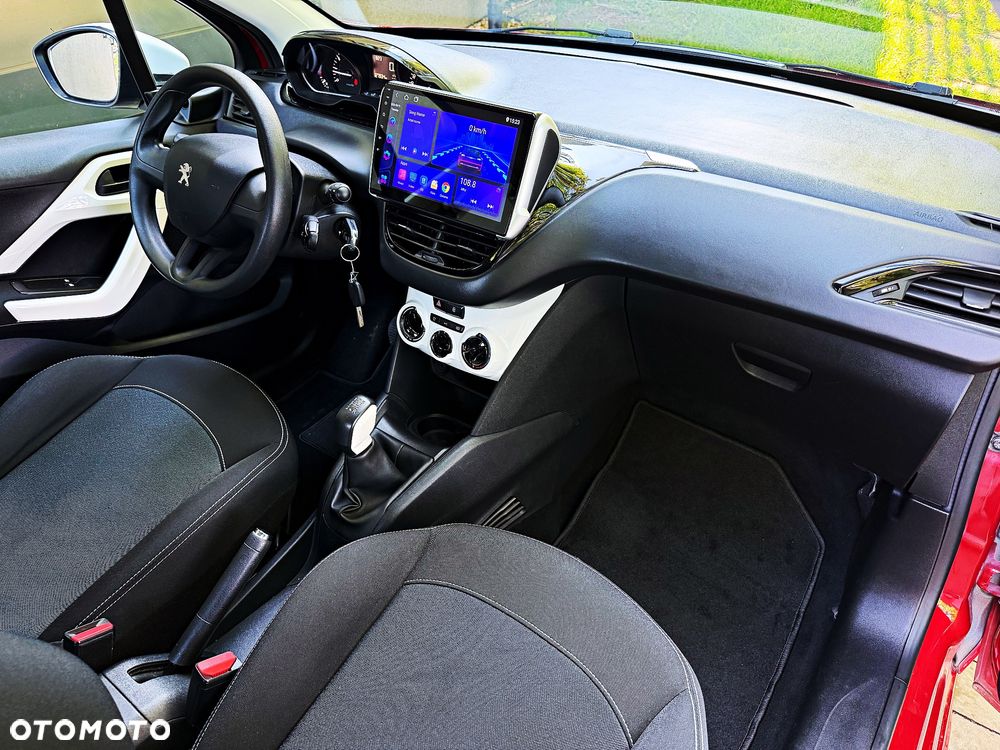 Peugeot 208 PureTech 82 Urban Move - 26