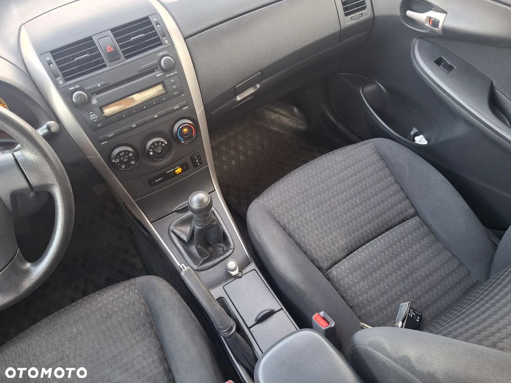 Toyota Corolla 1.6 VVT-i Luna - 8