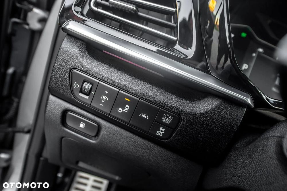 Kia Niro 1.6 GDI HEV 2WD OPF Edition 7 - 28