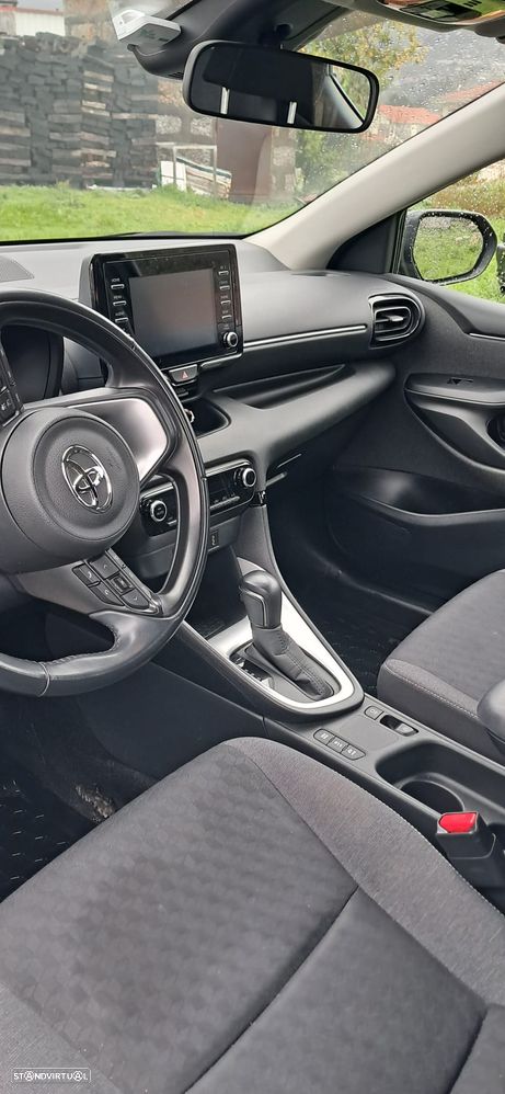 Toyota Yaris 1.5 HSD Comfort - 4