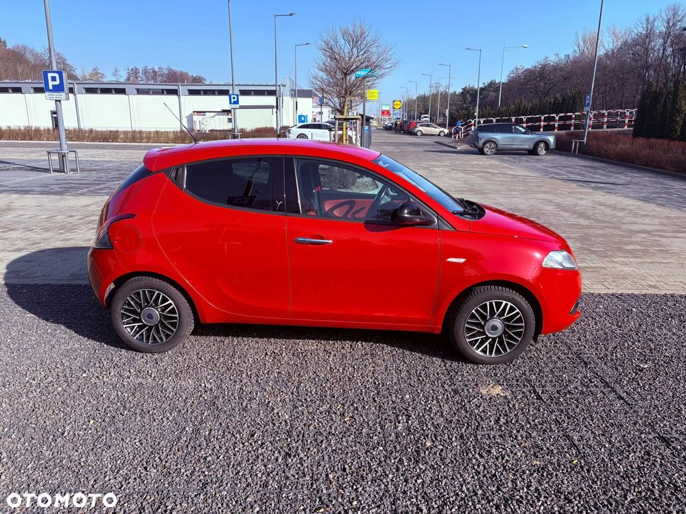 Lancia Ypsilon Y 0.9 TwinAir Turbo 8V Automatik Platinum - 3