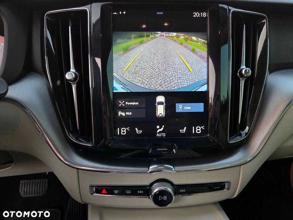 Volvo XC 60 B4 D AWD Momentum Pro - 28