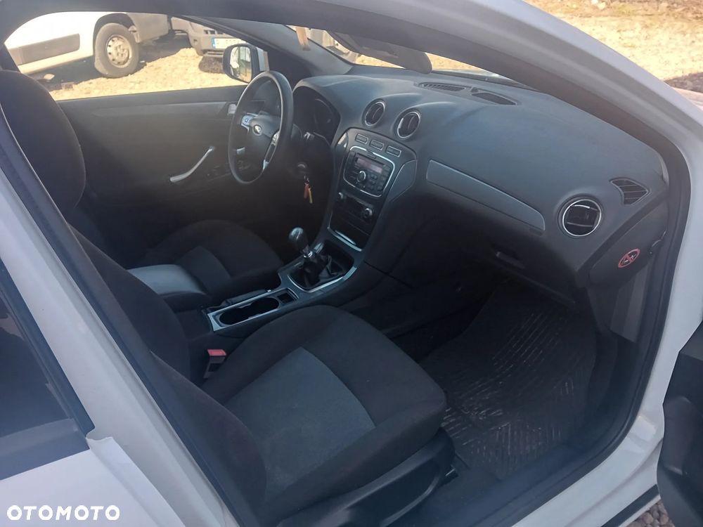 Ford Mondeo SW - 12