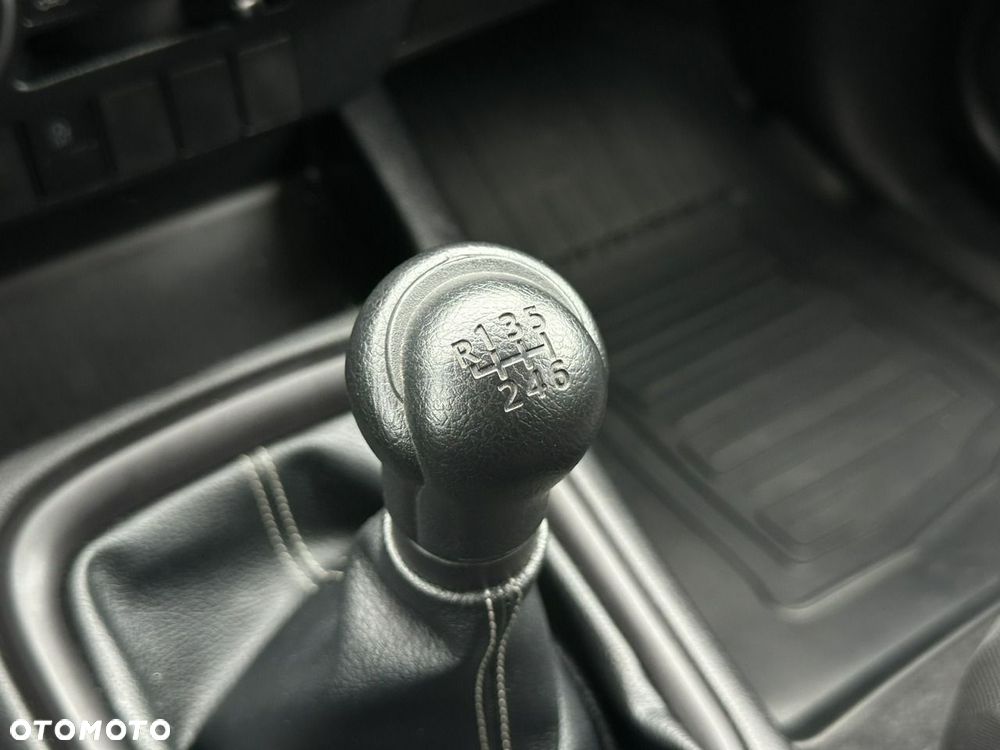 Toyota Hilux 2.4 D-4D Double Cab DLX 4x4 - 27